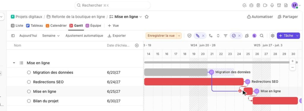 Chemin critique en rouge et marge en hachuré dans le Gantt de ClickUp